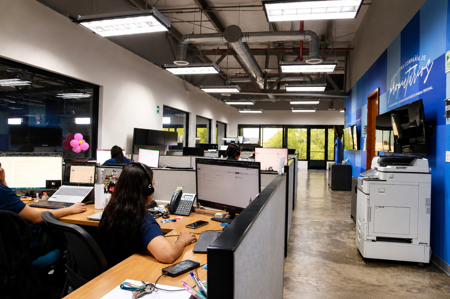 Equipo en centro de distribución