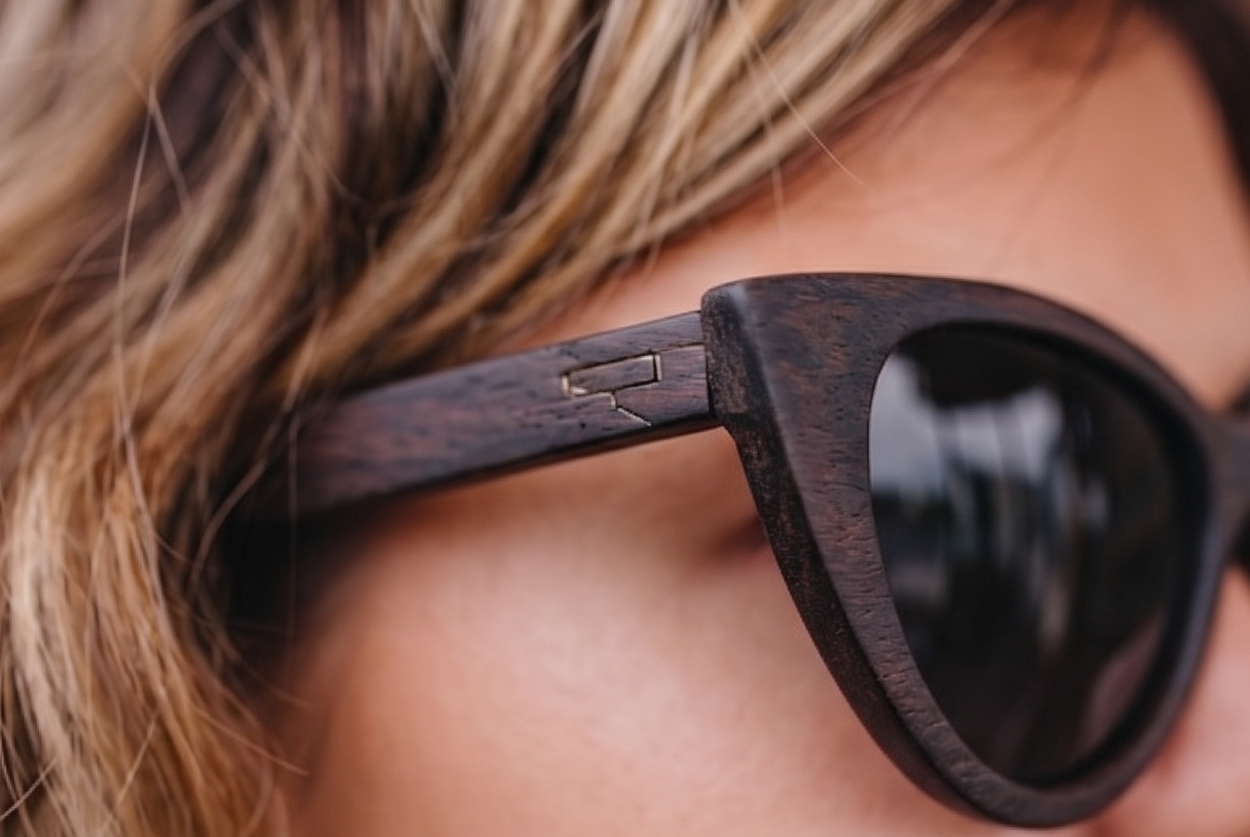 Detalle lentes de madera